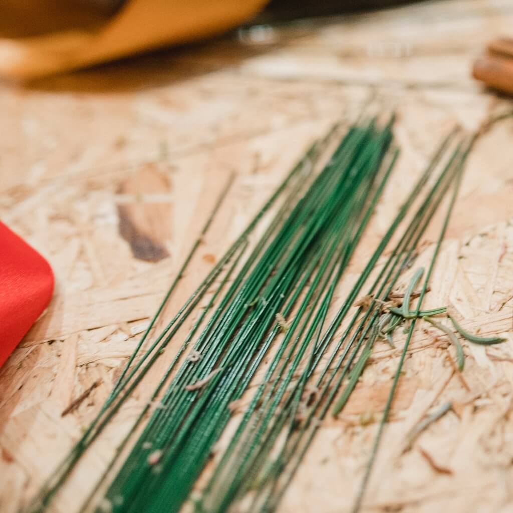 Floristický drát sekaný 0,5 mm × 40 cm zelený – jemný pro floristické a dekorační práce